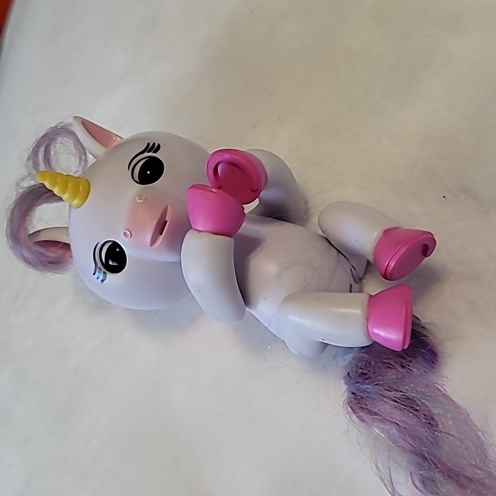 Wow Wee Untamed Fingerlings Baby Unicorn (lavender) Interactive Electronic